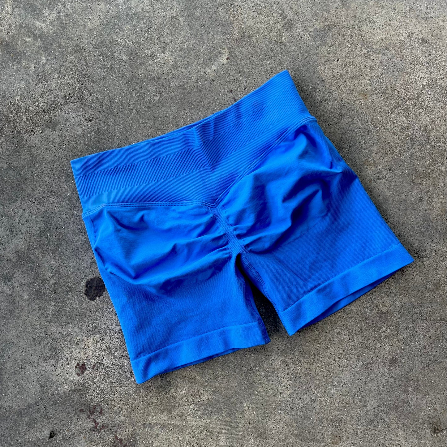 Essential seamless shorts