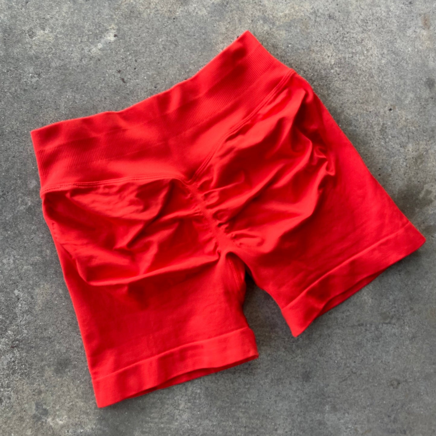 Essential seamless shorts