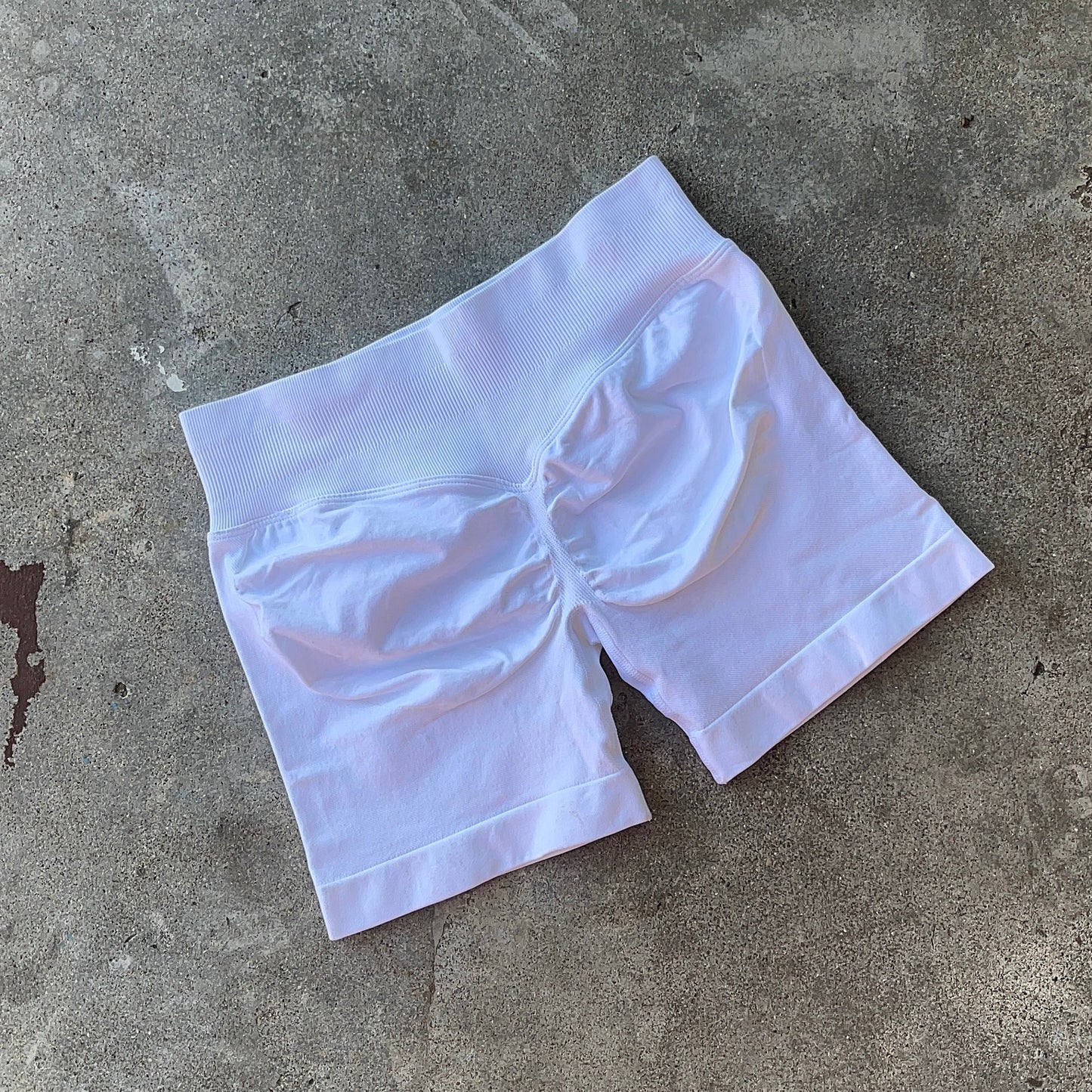 Essential seamless shorts