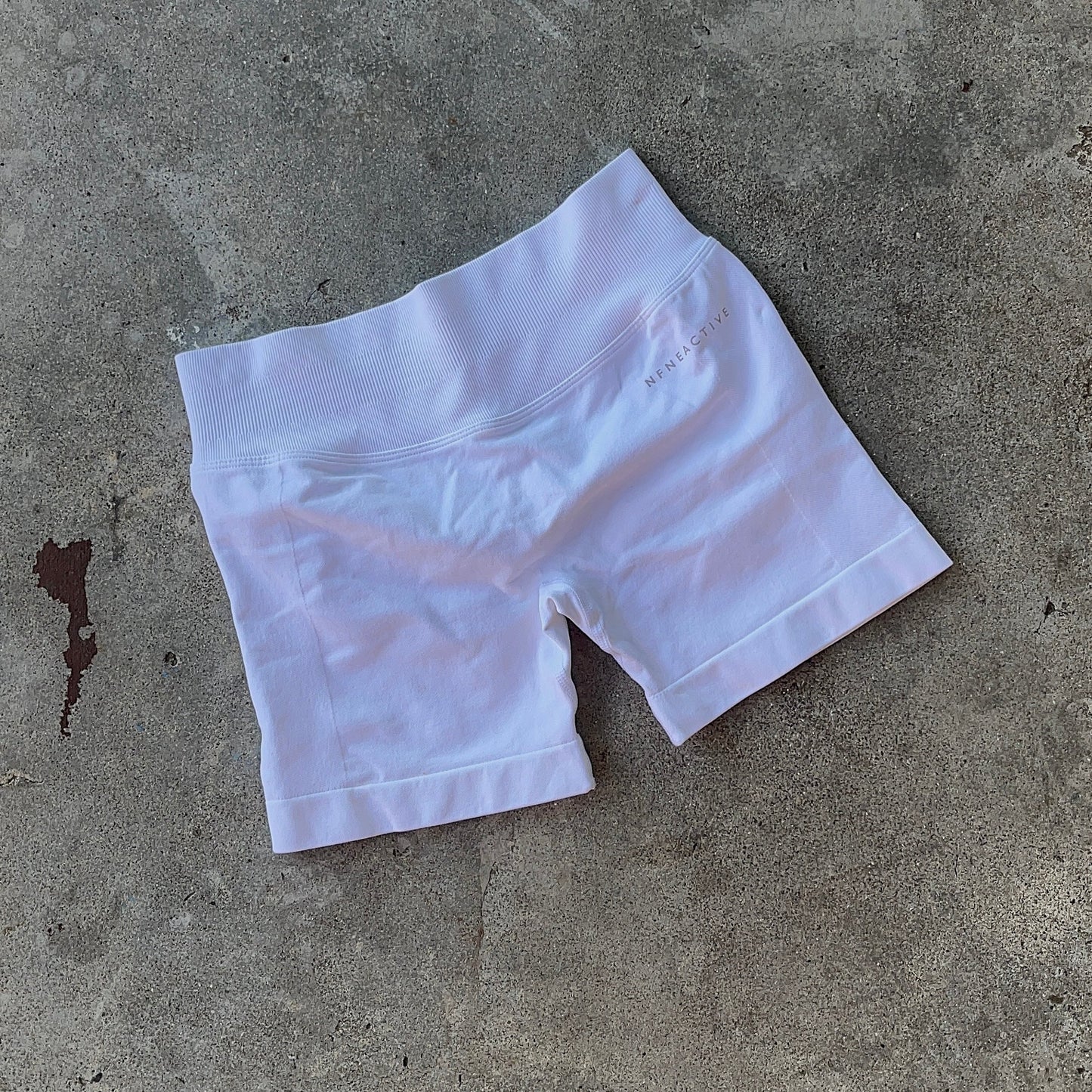 Essential seamless shorts